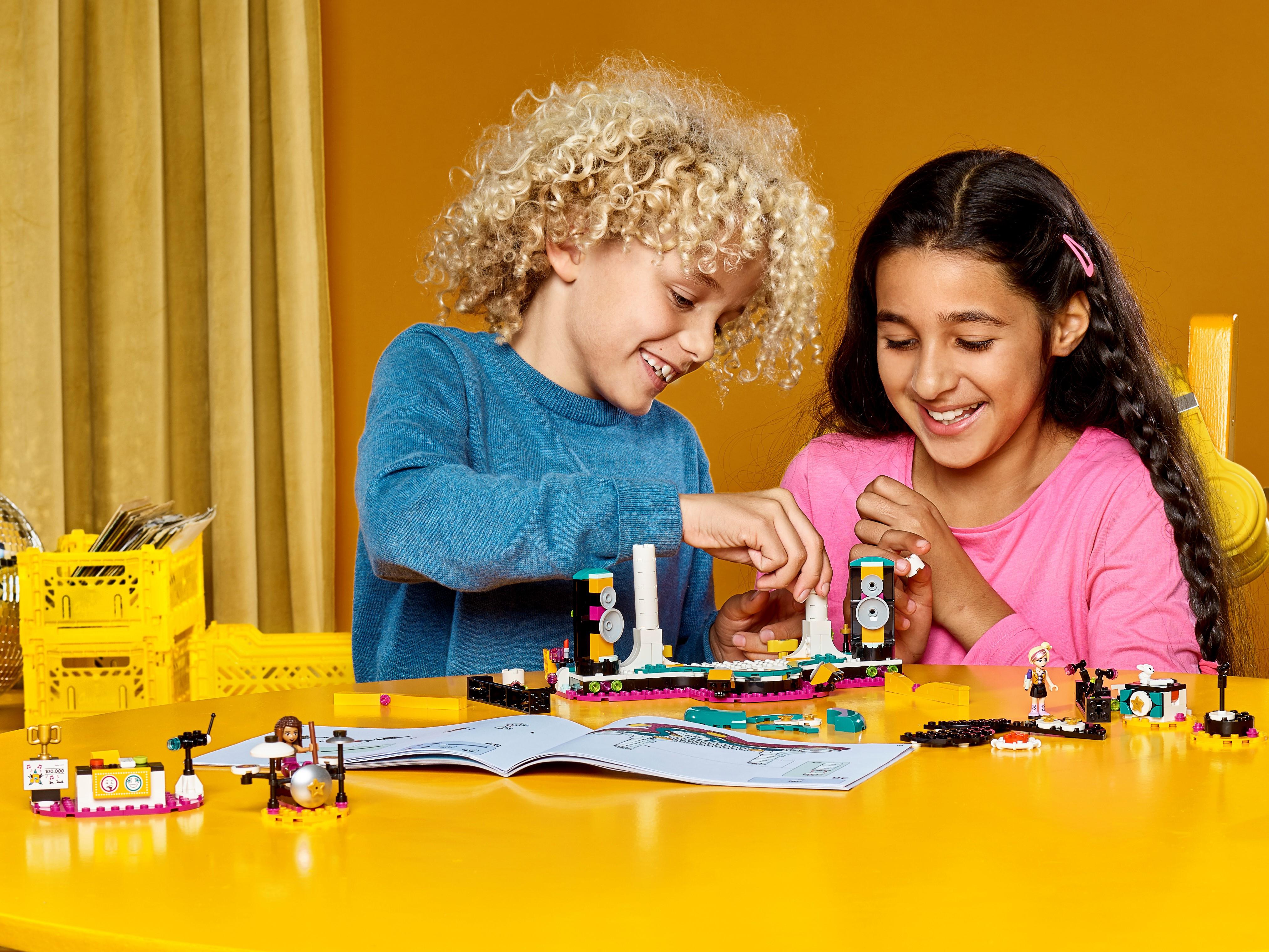 Lego friends 41448 le cinéma de heartlake city avec support téléphone jeu  créatif pour fille et garçon de 7 ans et plus - La Poste